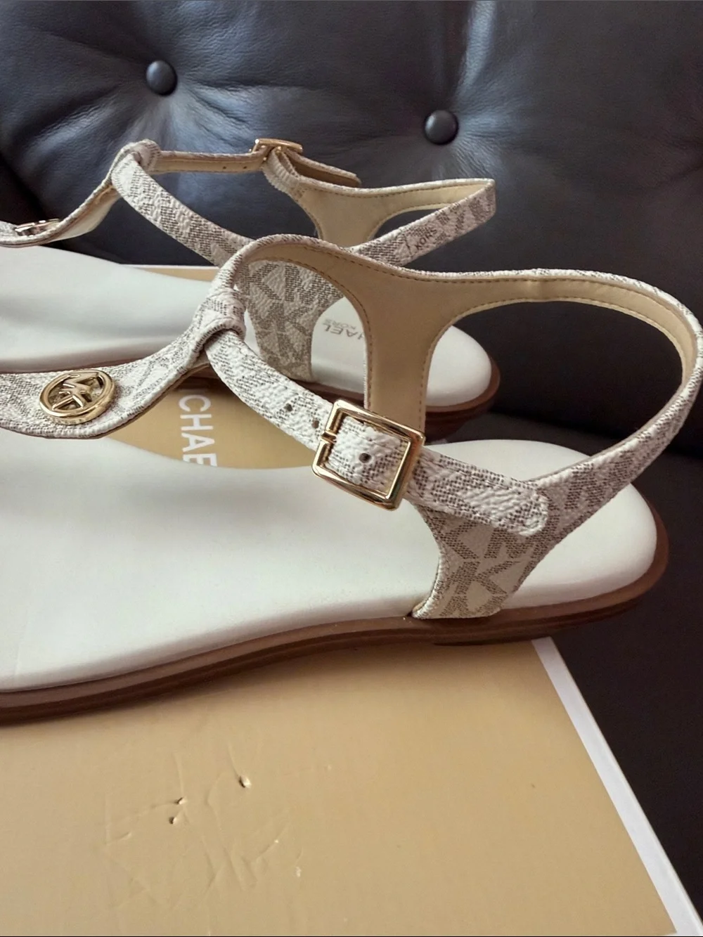Women’s Michael Kors Vanilla Mallory Thong T-Strap Slingback Sandals Size 9 - Picture 9 of 11